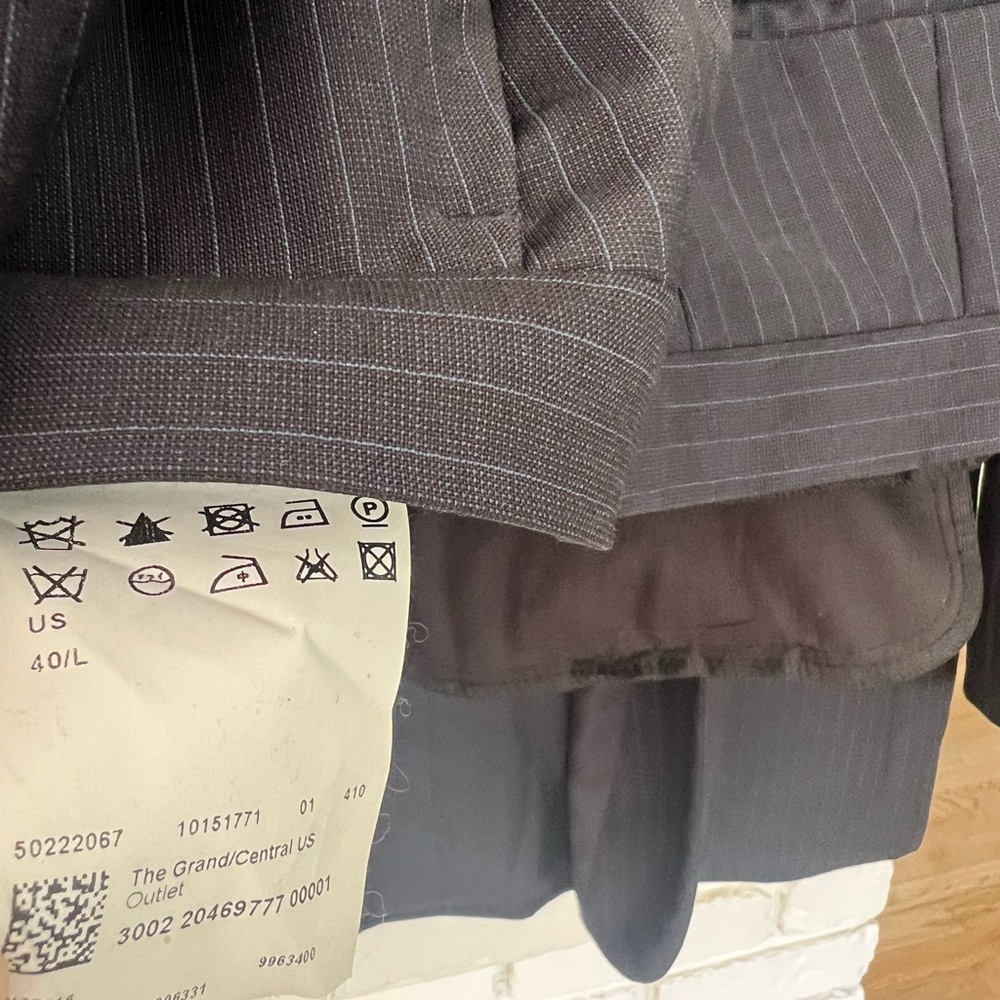 Hugo Boss Suit - Picture 4 of 6
